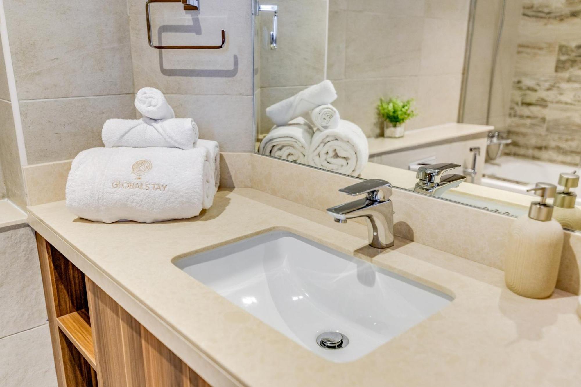 Luxury Azizi Mina Beachfront Apartments 迪拜 外观 照片